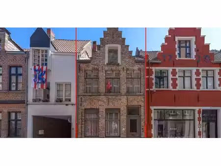 typische brugse woning met trapgevel
