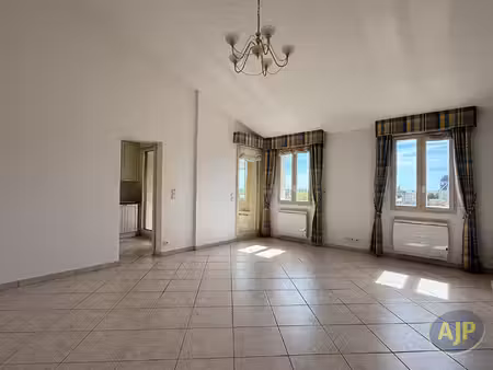 appartement saintes 4 pièce(s) 120.96 m2
