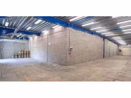 entrepôt à louer à nivelles pour € 980