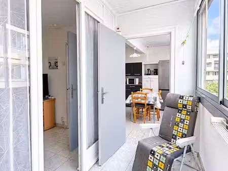 exclusivité  appartement de 28m² climatisé avec parking privé en centre ville de balaruc-l