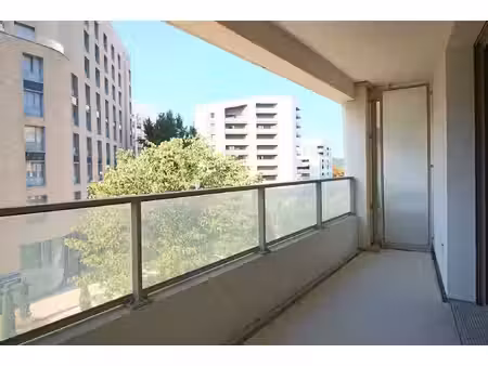 appartement 2 pièces avec balcon et parking
