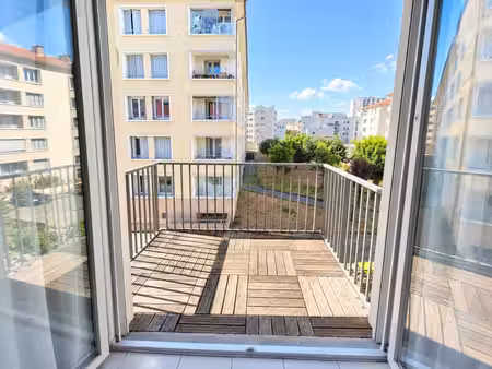 appartement t2 avec parking - balcon - lyon 8