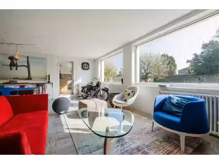 propriété de caractère entre jardin secret et piscine