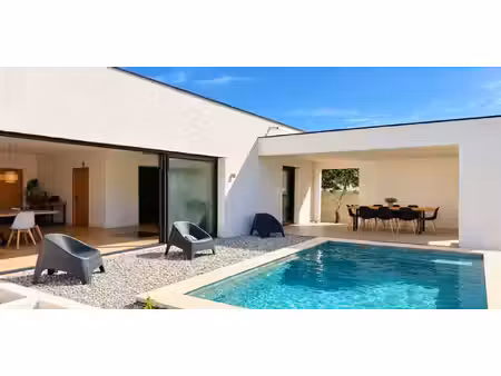 maison avec piscine et jardin vers-pont-du-gard (30)
