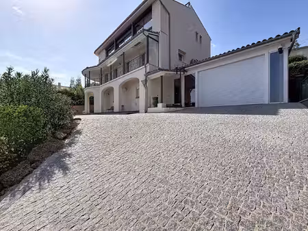 maison cossue de 370m²