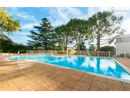 studio corniche fleurie avec piscine