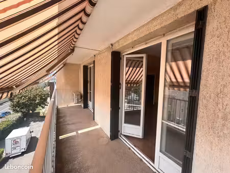 bel appartement traversant avec balcon et garage