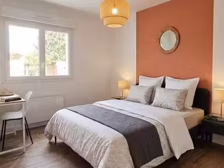 appartement t2 meublé 33m² rénové – chemillé centre + parking