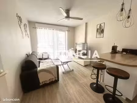 appartement meublé 2 pièces 33.6m² à louer 827 - la rochelle 17000