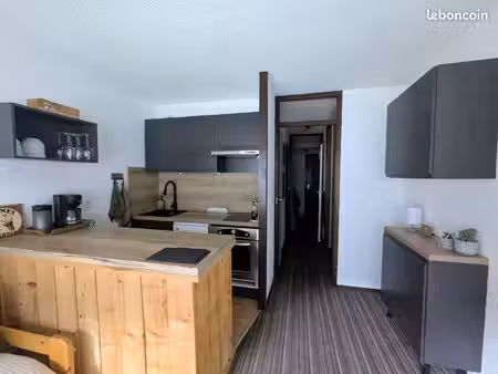 studio meublé 30 m² avec balcon - location à l'année– vue exceptionnelle sur les dômes de 