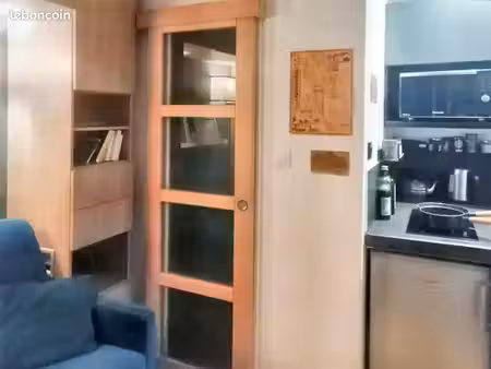 un joli studio décoré avec goût