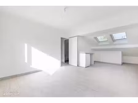 très beau t2 lumineux à paris 20 saint-fargeau