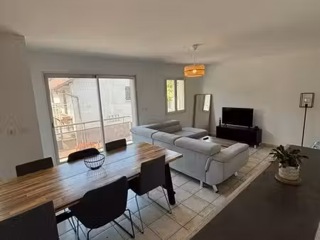 ? à louer – t3 meublé rénové de 61 m² avec terrasse  parking privé et cave à saint-vérand