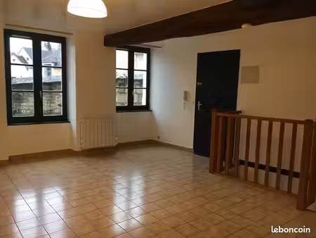 un studio spacieux et agréable en rdc  centre de tonnerre