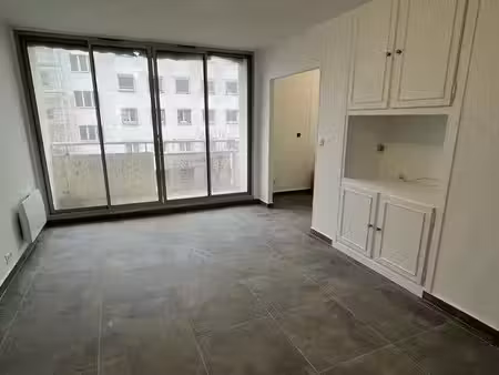 beau f3 50m² entièrement rénové avec balcon