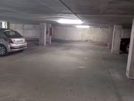 place de parking a louer