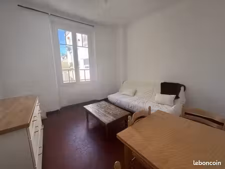 studio 1 pièce 28 m²