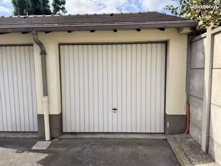parking/box 15 m² paray-vieille-poste