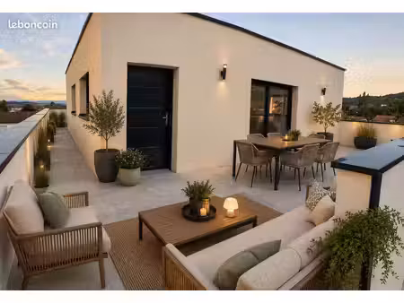 magnifique terrasse proche châtaigneraie chu cezeaux