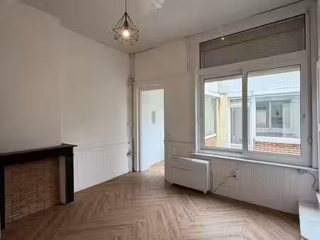 superbe t1bis refait à neuf (32 m²) avec cour privative - douai centre