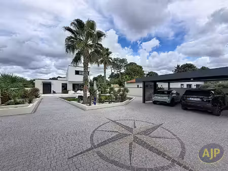 villa de luxe à vendre dans le quartier la hume