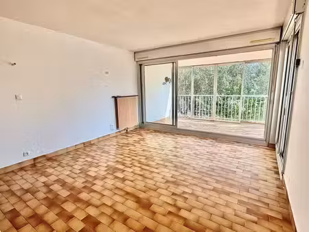 cap d'agde - centre port - appartement t3 en rez-de-chaussée avec parking
