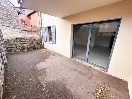 t3 avec terrasse et parking