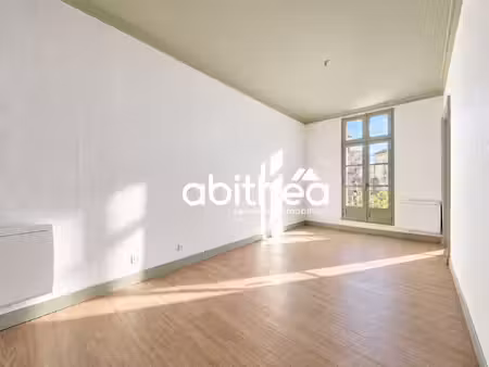 superbe appartement t3 lumineux et traversant en plein centr