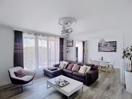 appartement t5 de 105 m² avec balcon  parking et tramway– rezé pont-rousseau