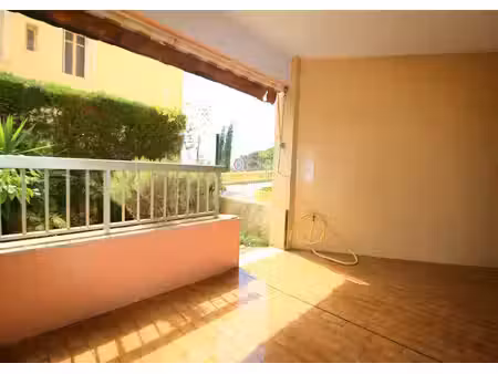 cap d'ail  grand studio rez-de-jardin dans copropriété de bo