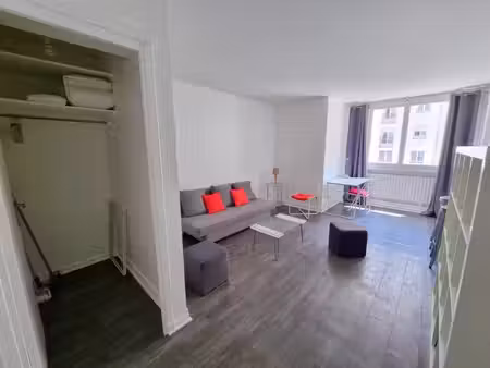 studio meublé de 27 95 m²
