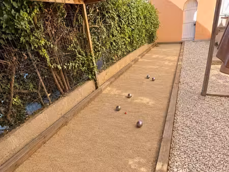 maison de ville entièrement rénovée – proche commerces  écoles et plage