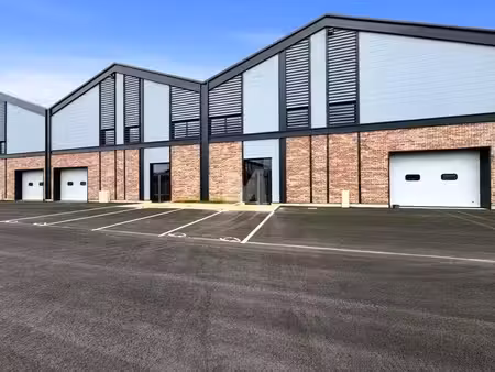 location local d’activités 477m² à 1914m²
