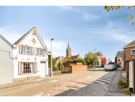 halfopen huis / grond (537m²) met potentieel in hartje sijsele (damme)
