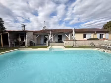 maison t6 de 114 m2 avec garage  abri voiture  piscine et te