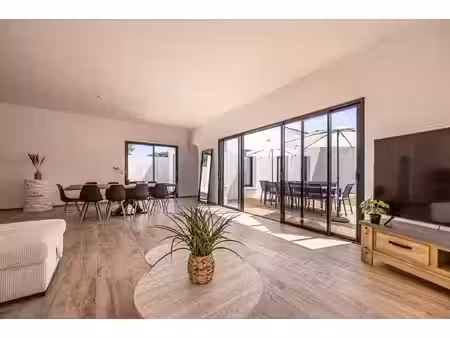 maison 5 pièces 170 m² à louer saint-laurent-de-la-prée 17450 ? | era immobilier