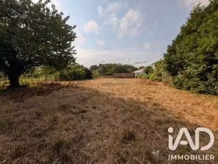vente terrain à surgères (17700) : à vendre / 752m² surgères