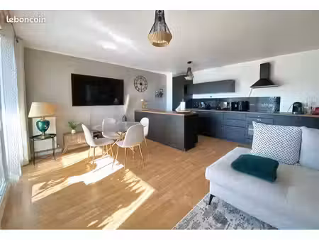 appartement meublé 84 25 m² – 3 chambres – balcon – parking double