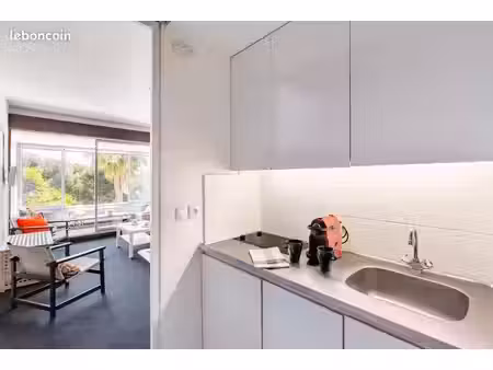 bandol – studio vue mer – résidence boisée avec piscines et calanque privée