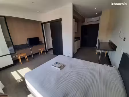 location studio équipé a l'annee