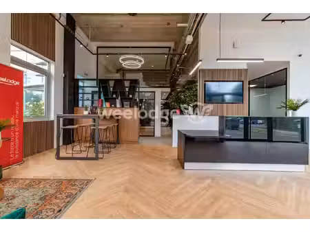 location local commercial