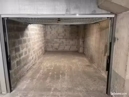 garage fermé 16 m² – annecy novel – 100 /mois charges comprises