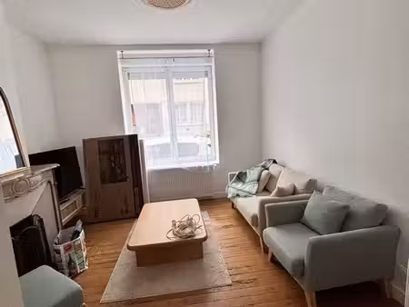 maison entièrement rénovée idéalement située – 2 chambres + 3e possible – jardin plein sud