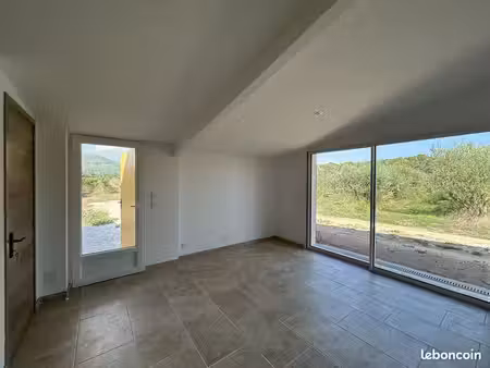 studio 1 pièce 27 m²