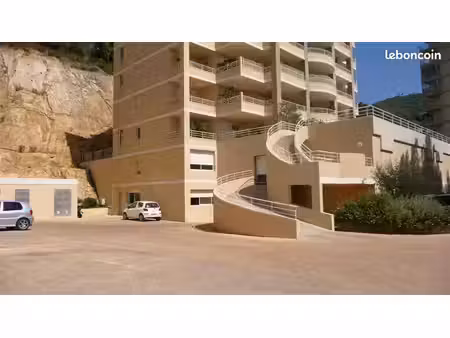 box sécurisé (doublement fermé) à louer secteur parc berthault à ajaccio