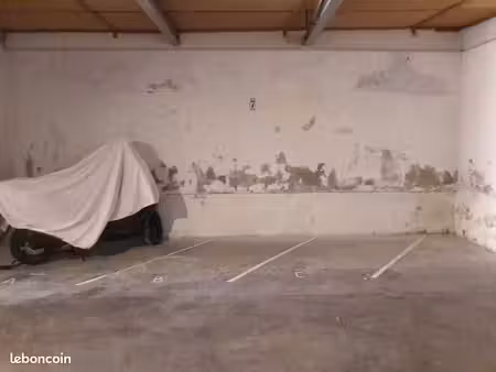 particulier loue parking moto scooter