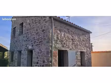 location maison de village