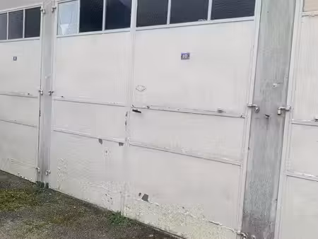 loue garage/box fermé / parking