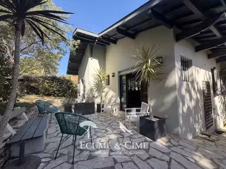 maison aux abatilles  vue dominante sur les pins