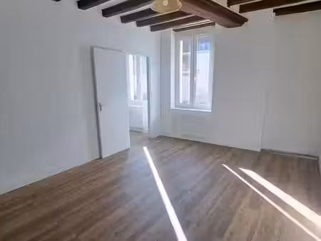 location appartement 2 pièces 52 m² à subligny (18260)  391 €